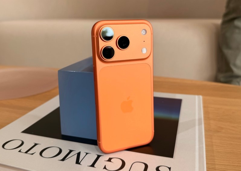 iPhone 17 Pro Max màu cam Cosmic cá tính